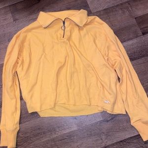 Half way zip up Hollister shirt, worn once! SIZE M